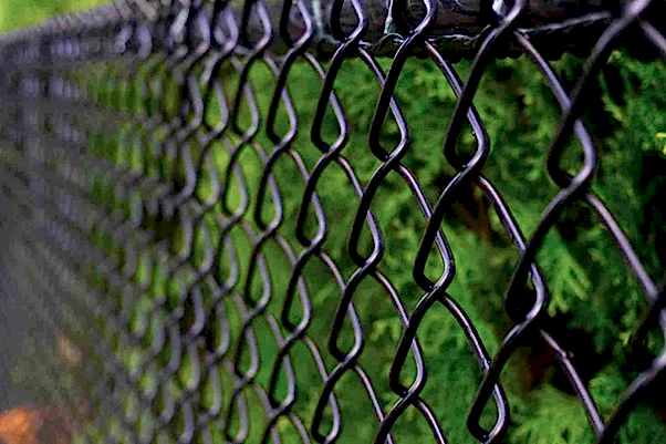 Process of installing a chain link fence in IL