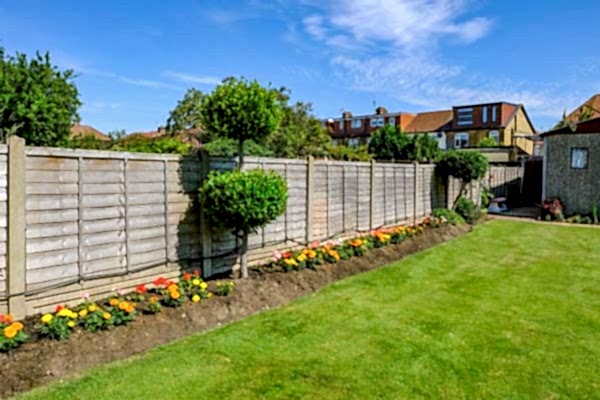 The luxury concrete fence for garden and home at Batavia, IL